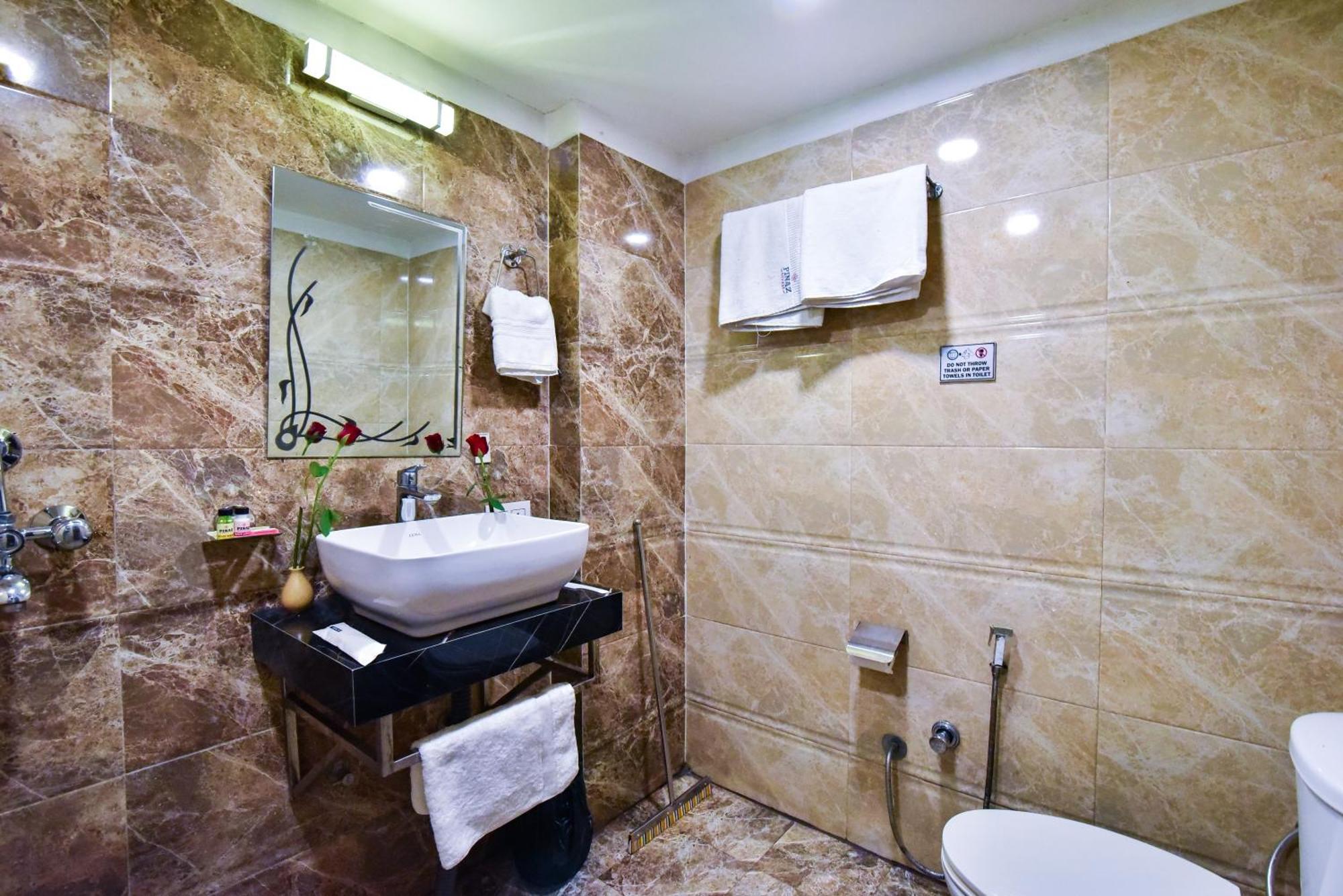 Pinaz Royale Amritsar Exterior foto