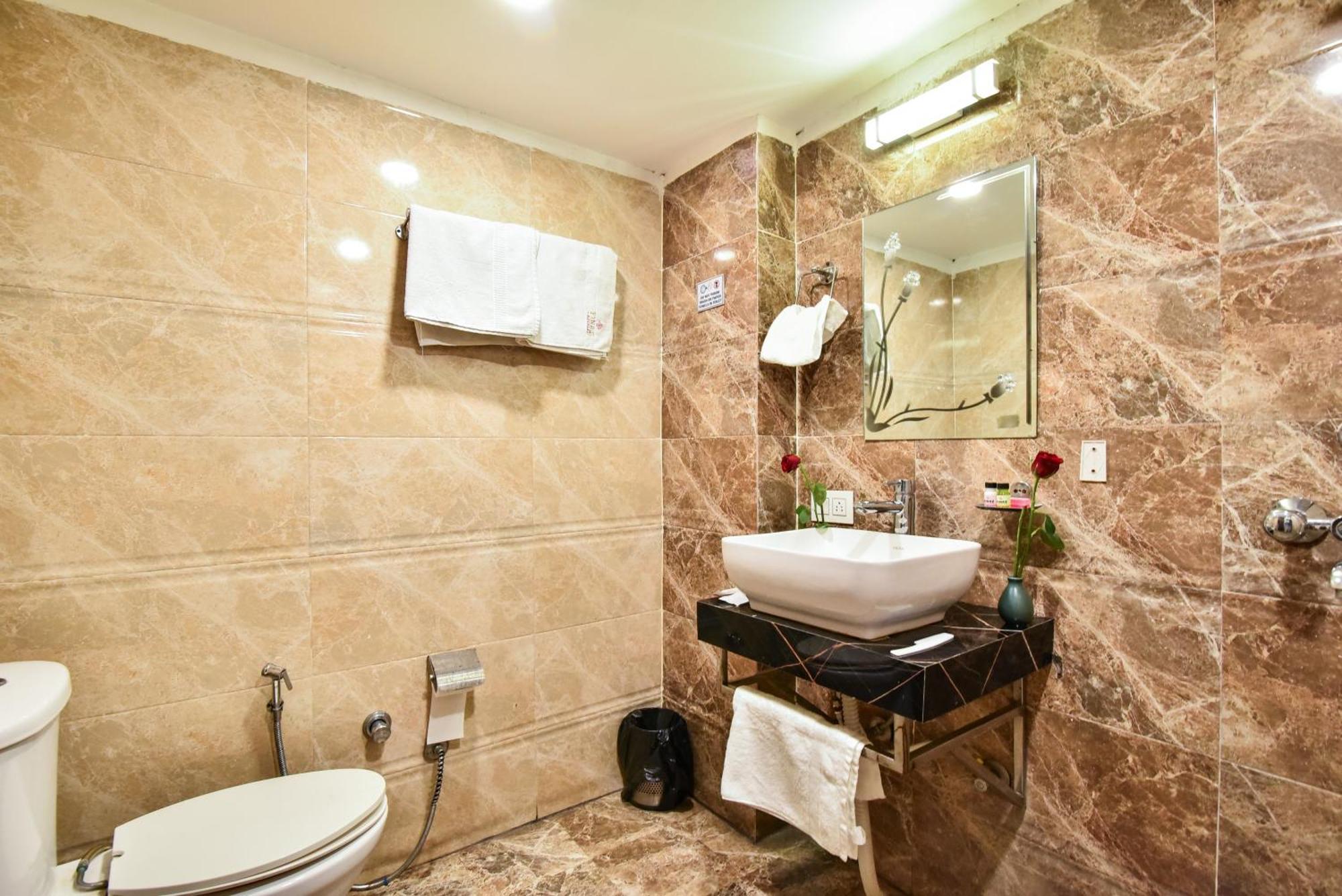 Pinaz Royale Amritsar Exterior foto